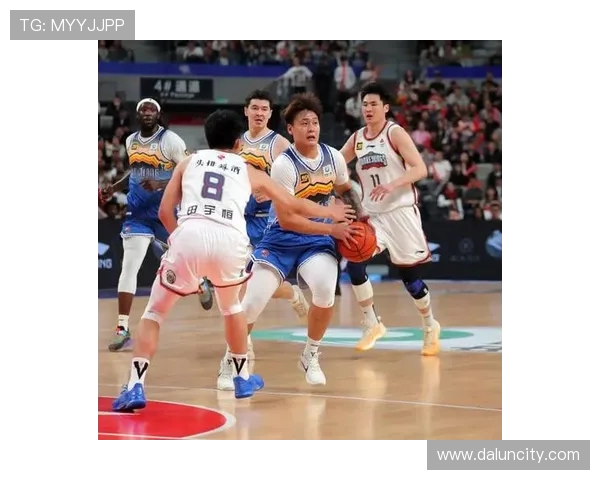 2016年CBA季后赛广东队对阵新疆队的精彩对决回顾与分析